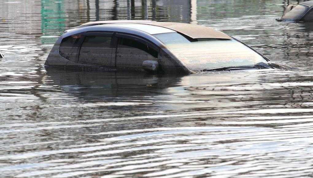 Tropical Storm Colin Update: What Should Motorists Do If Stranded in a Flood? - Car Sinking