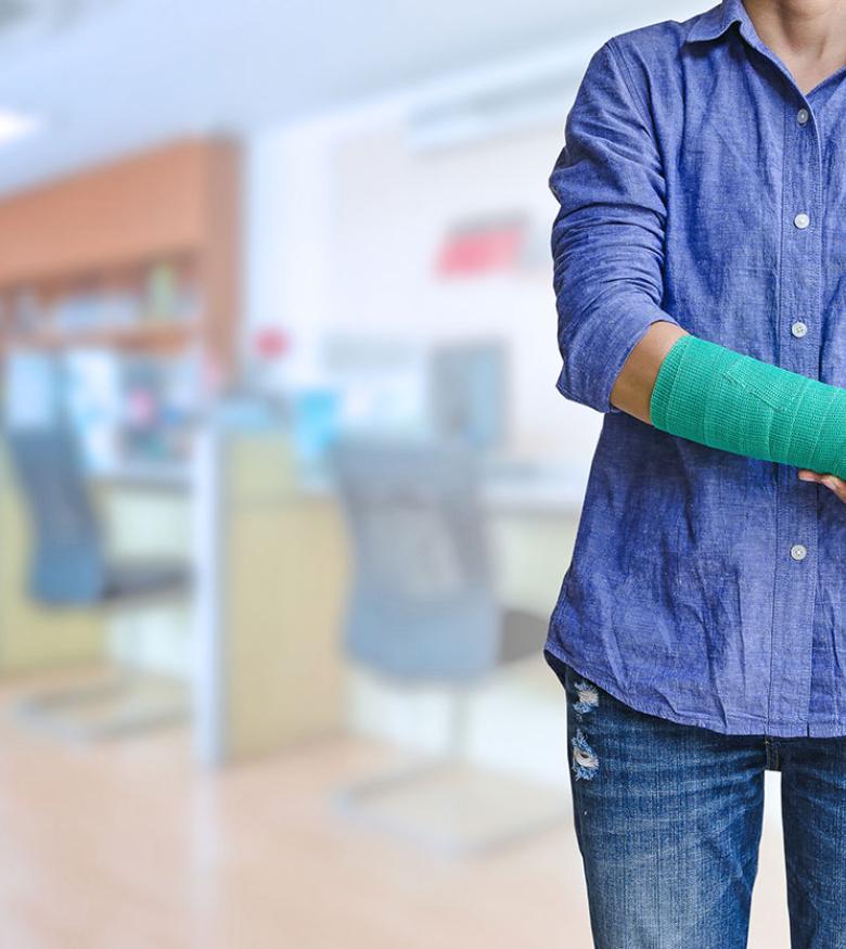Workers’ Compensation Lawyers in Newark, New Jersey (NJ) - Person holding cast in office