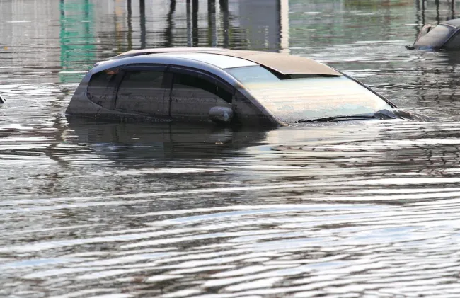 Tropical Storm Colin Update: What Should Motorists Do If Stranded in a Flood? - Car Sinking